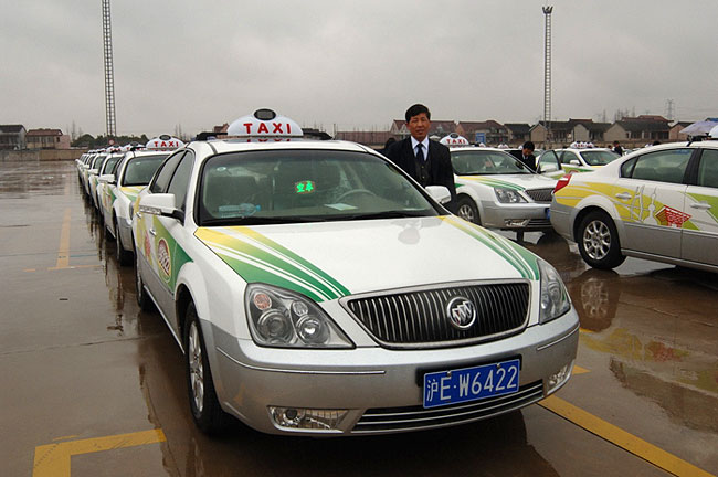 混合动力“世博出租车” 绿色出行如何重塑城市汽车出租生态